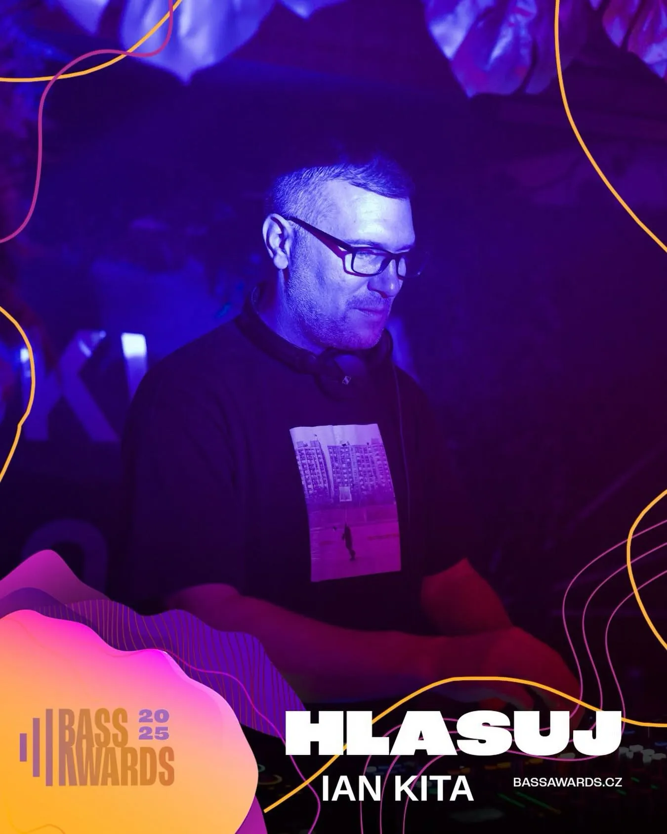 Ian Kita playing the main stage at Mácháč 2026
